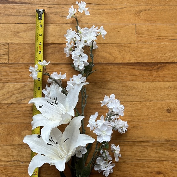 3 piece floral arrangement, vase, faux lily and cherry blossom stem. - Picture 8 of 9